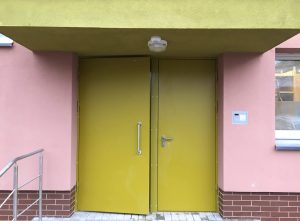 siltos durys i laiptines